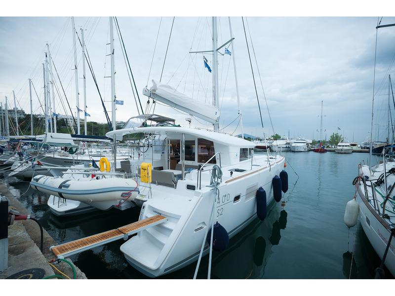 Book yachts online - catamaran - Lagoon 400 S2 - Lady Dom - rent