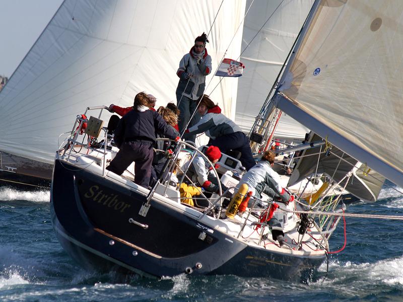 Book yachts online - sailboat - Grand Soleil 40 R - STRIBOR - rent