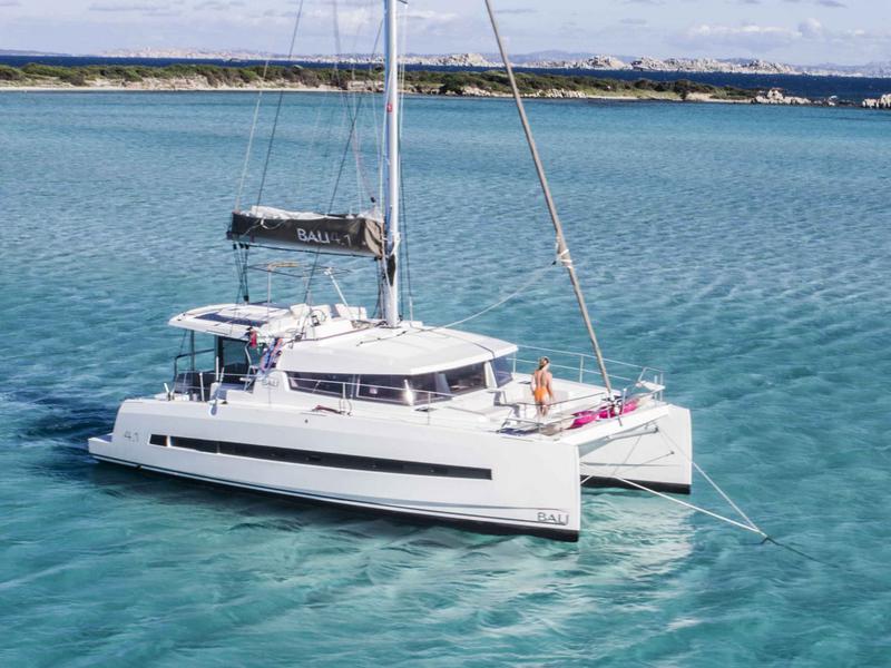 Book yachts online - catamaran - Bali 4.1 - Intrepido - rent