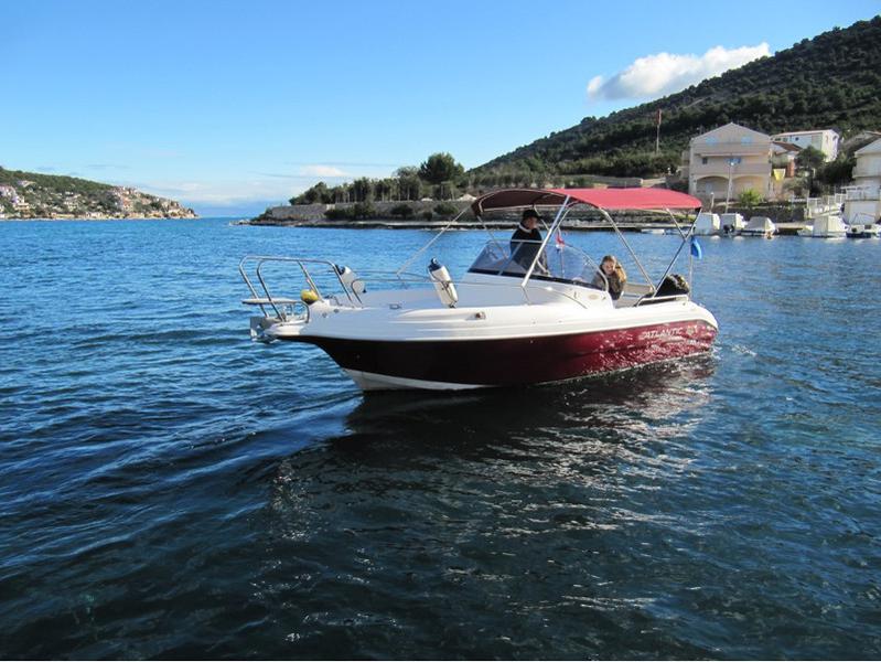 Book yachts online - motorboat - Atlantic 650 - Atlantic 650 WA Suncruiser - rent
