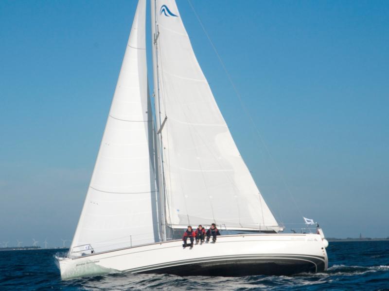 Book yachts online - sailboat - Hanse 430e - Divine Caroline - rent