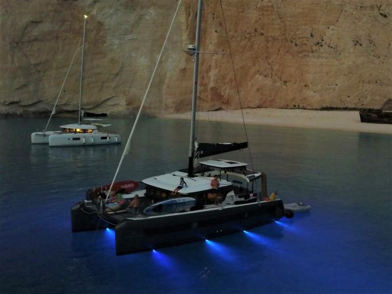 Book yachts online - catamaran - Lagoon 42 - Casta Diva VIP-equipped (AC/Gen/Watermaker) - rent