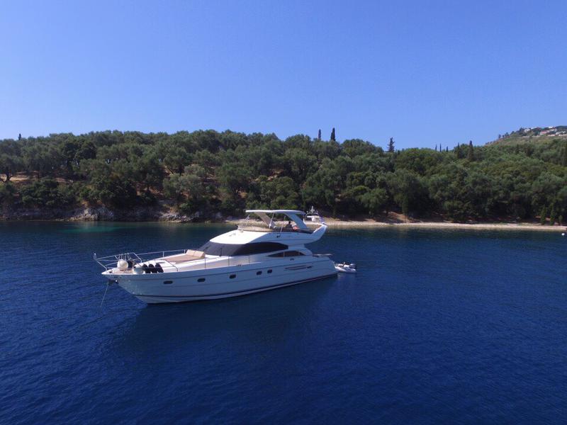 Book yachts online - motorboat - Princess 61 - Allegria - rent