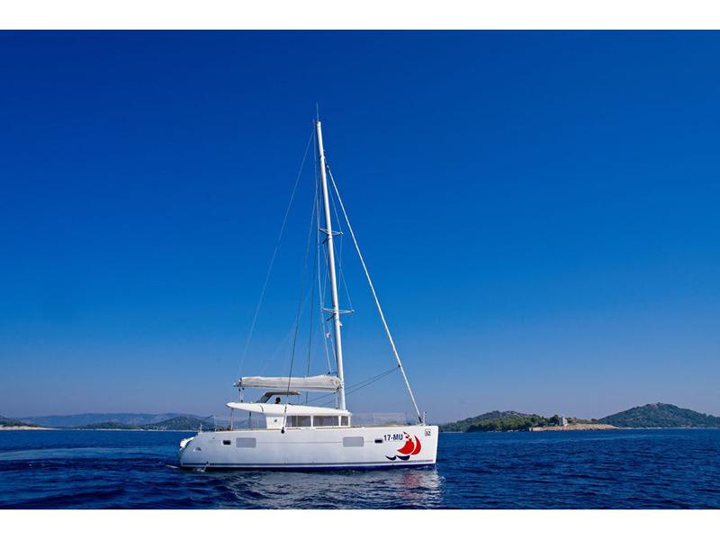Book yachts online - catamaran - Lagoon 400 - MH 26 - rent
