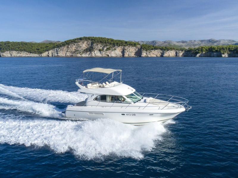 Book yachts online - motorboat - Prestige 36 - Nika - rent