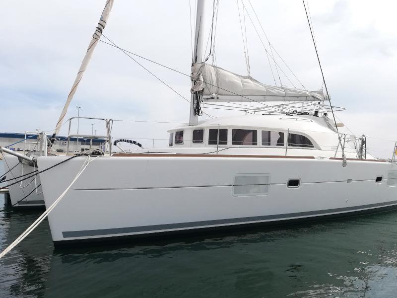 Book yachts online - catamaran - Lagoon 380 S2 - Voyager - rent