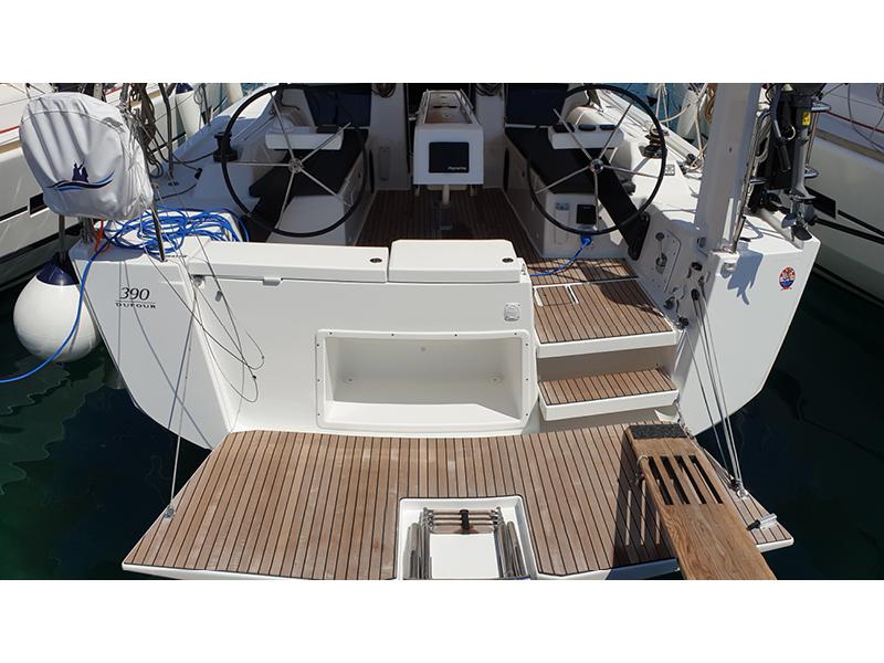 Book yachts online - sailboat - Dufour 390 Grand Large - Ruža - rent