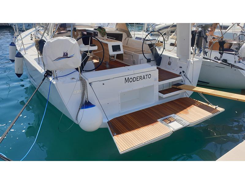 Book yachts online - sailboat - Dufour 430 Grand Large - Moderato - rent