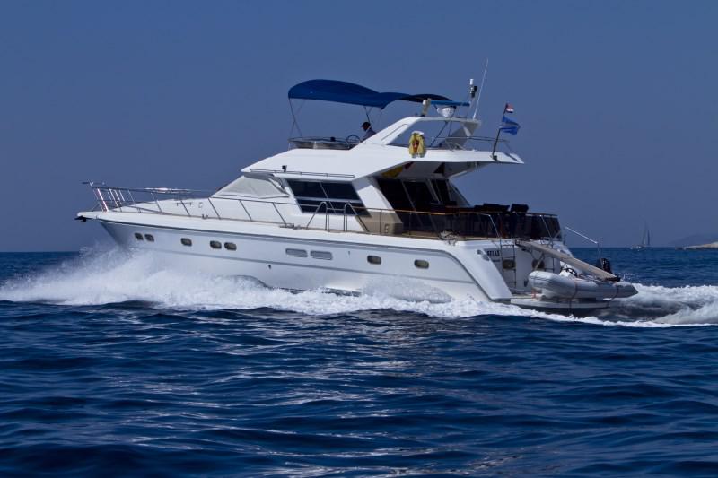 Book yachts online - motorboat - Yaretti 1910 - Relax  - rent