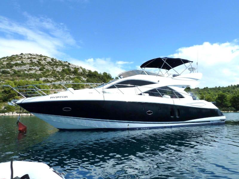 Book yachts online - motorboat - Manhattan 50 - Aviator - rent