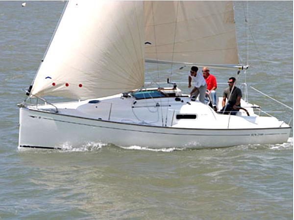 Book yachts online - sailboat - SUN 2500 - Pen Men - rent
