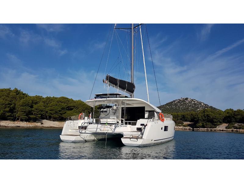 Book yachts online - catamaran - Lagoon 42 - Wind Desire - rent