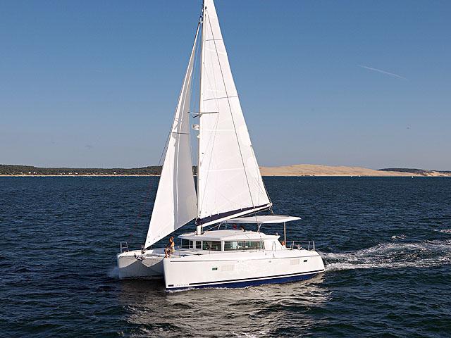 Book yachts online - catamaran - Lagoon 420 - KARMA - rent