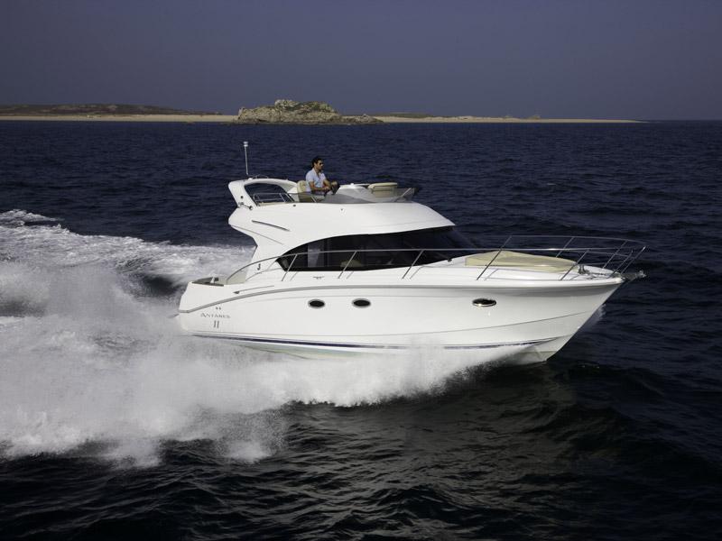 Book yachts online - motorboat - Beneteau Antares 36 - Mandalina II (AC, Generator, Bowthruster, Sterntruster) - rent