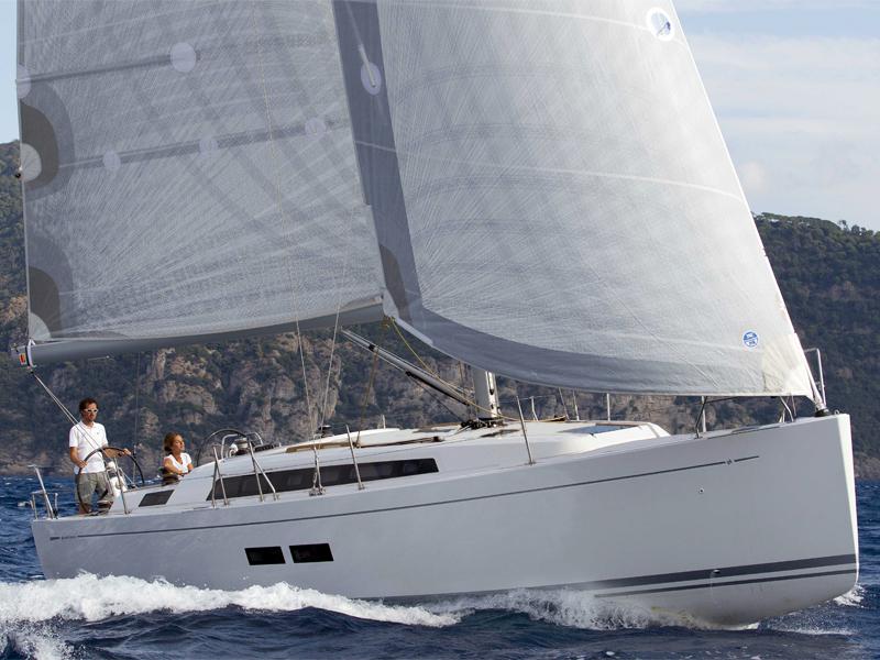 Book yachts online - sailboat - Grand Soleil 39 - Ziggy (Sails 2019) - rent