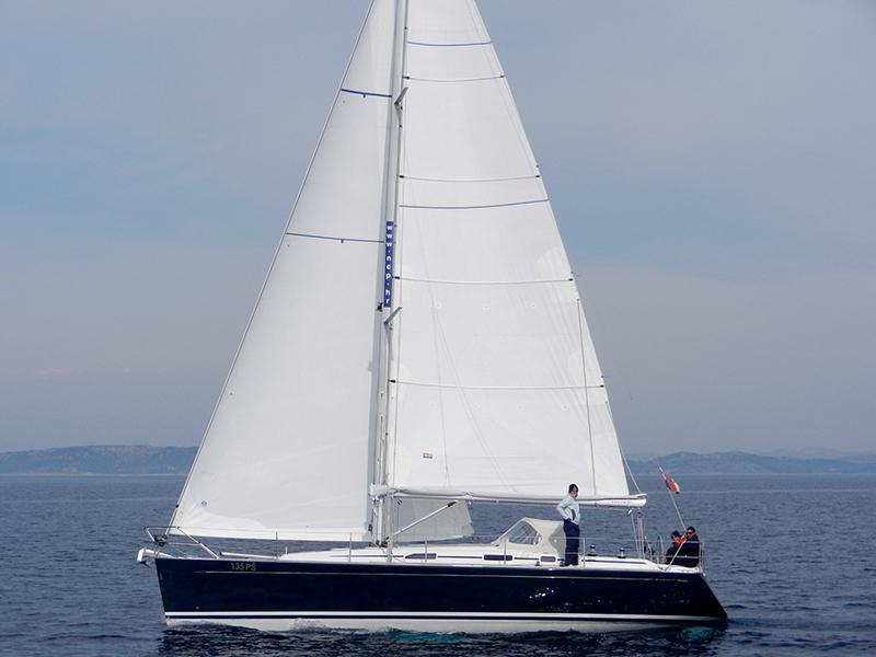 Book yachts online - sailboat - Grand Soleil 40 - Šjor (Main sail 2016, Genoa 2018) - rent