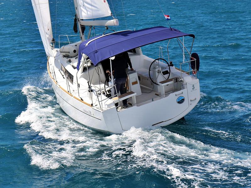 Book yachts online - sailboat - OCEANIS 38.1 BT - ARIELA  - rent