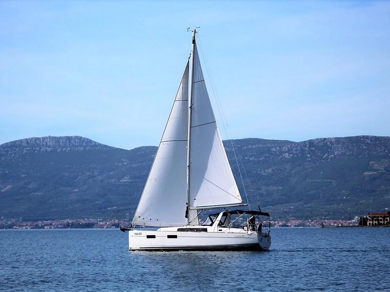 Book yachts online - sailboat - Beneteau Oceanis 35 - JEAN MICHEL - rent