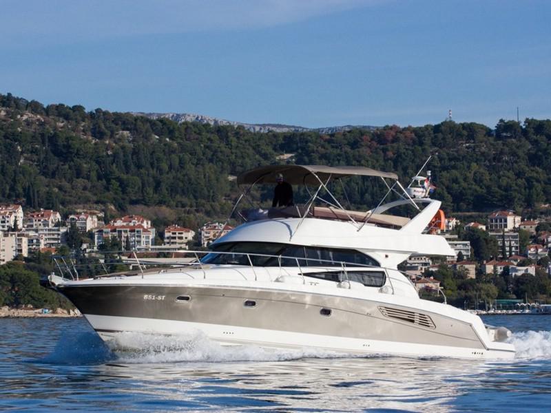 Book yachts online - motorboat - Jeanneau Prestige 440 - BIOFARM - rent