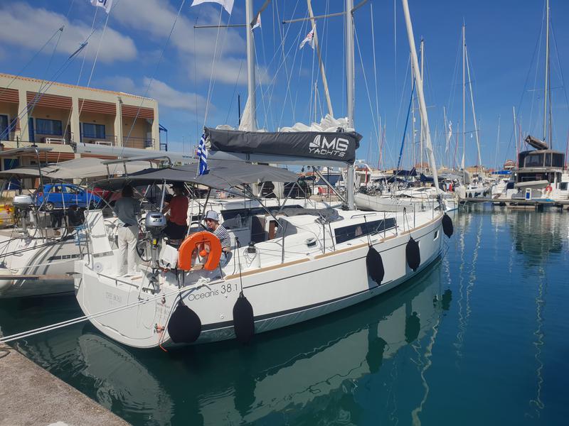 Book yachts online - sailboat - Oceanis 38.1 - The boss II - rent