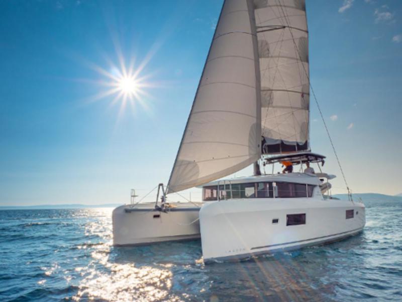 Book yachts online - catamaran - Lagoon 42 - SEA VOYAGER - CREWED - rent