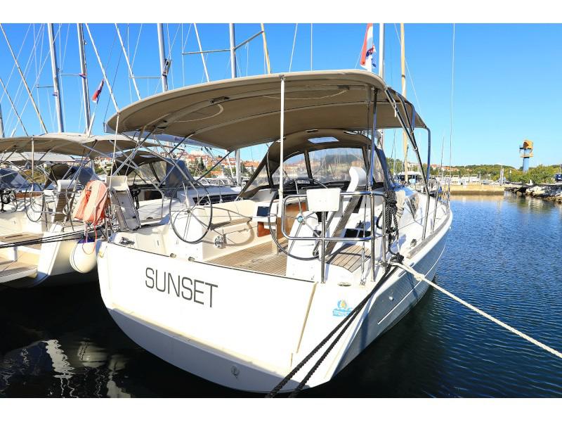 Book yachts online - sailboat - Dufour 382 - Sunset - rent