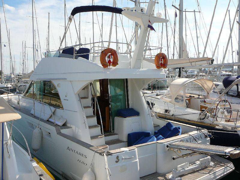 Book yachts online - motorboat - Antares 13.80 - KATANA - rent