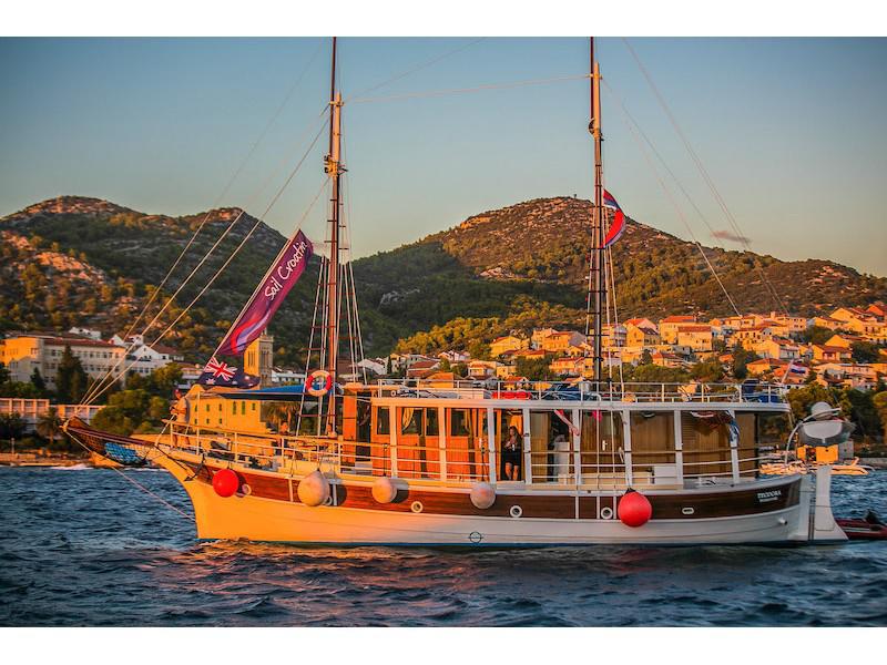 Book yachts online - motorboat - Motoryacht Teodora - Teodora - rent