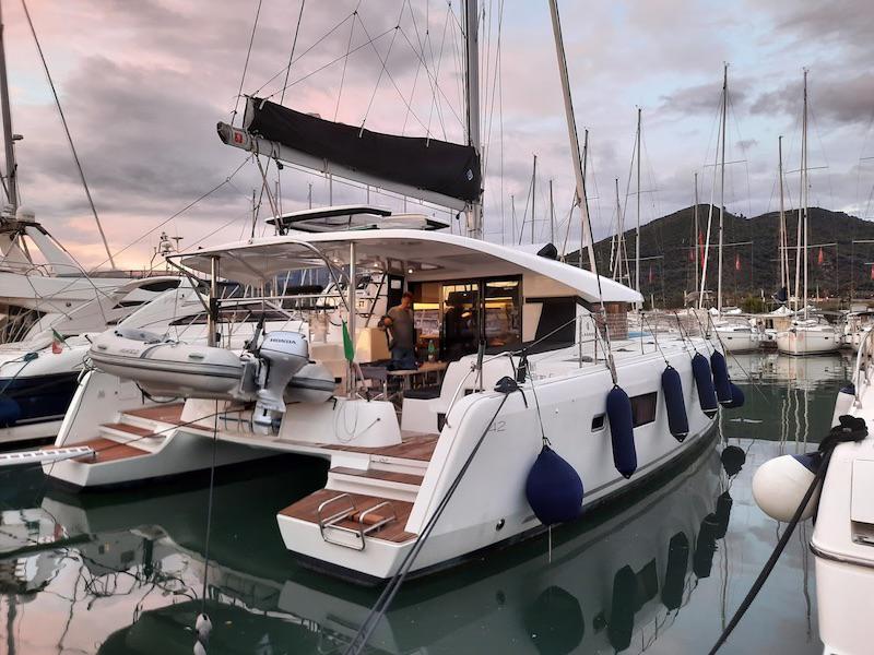Book yachts online - catamaran - Lagoon 42 - Blue Eyes (WM, Inverter, Fans) - rent