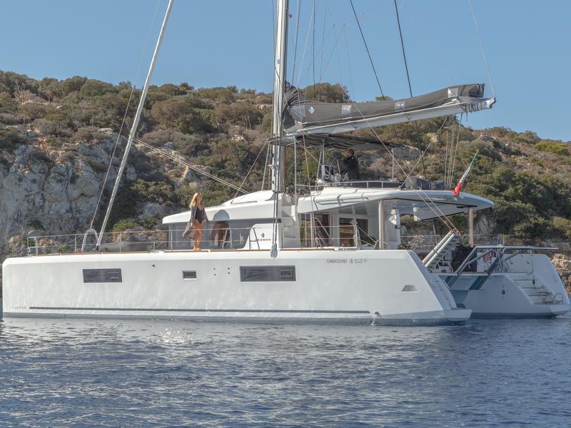 Book yachts online - catamaran - Lagoon 52F - ONEIDA - rent