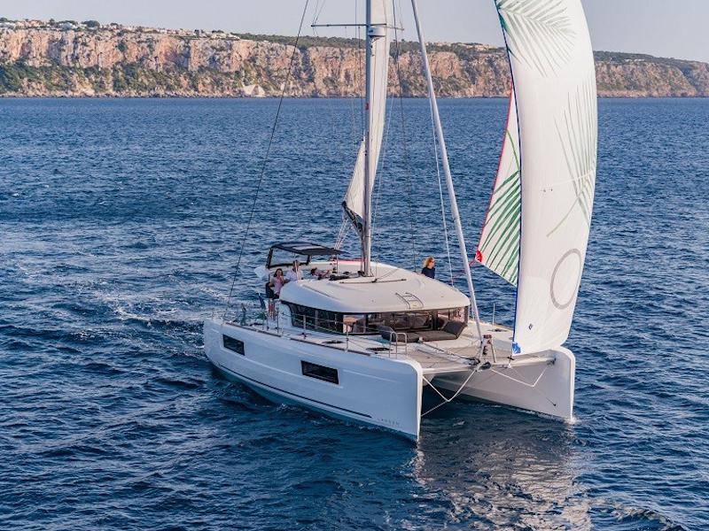 Book yachts online - catamaran - Lagoon 40 - Araponga - rent
