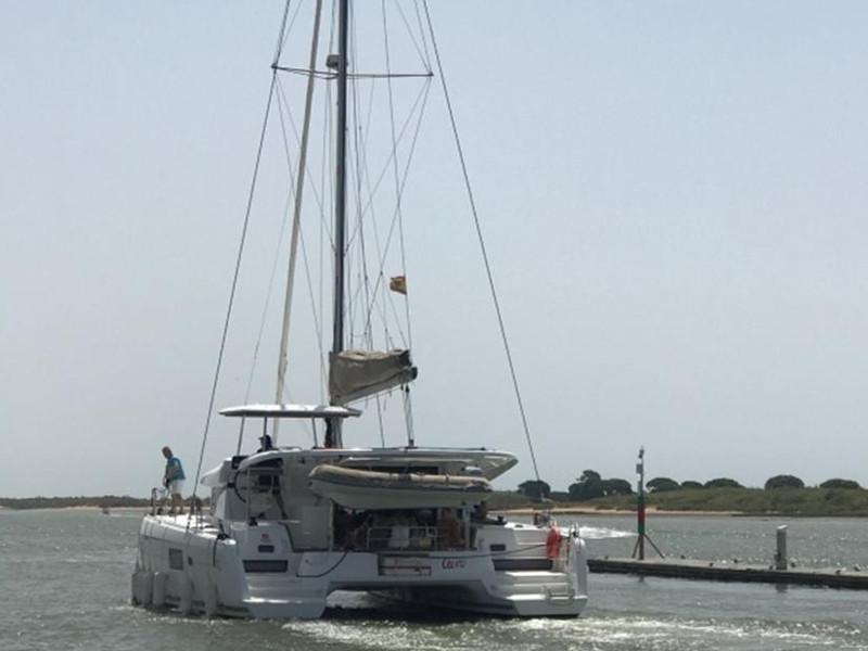 Book yachts online - catamaran - Lagoon 42 - Aero - rent