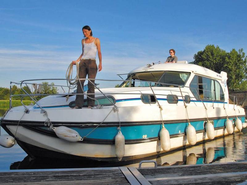 Book yachts online - motorboat - Sedan 1160 N - TONNERRE FR - rent
