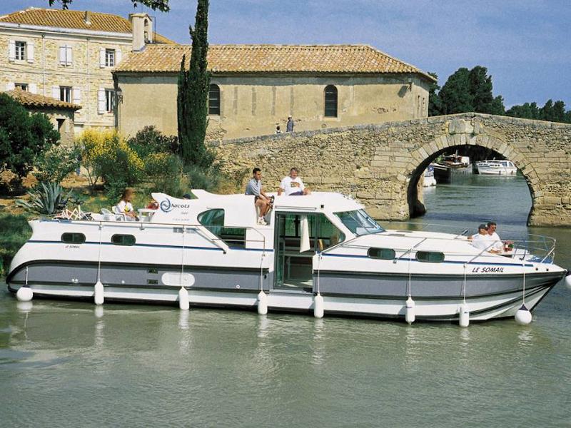 Book yachts online - motorboat - Confort 1350 B - CHAMPAGNEY FR - rent