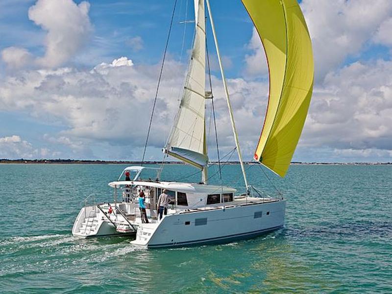 Book yachts online - catamaran - Lagoon 400 S2 - Victoria - rent