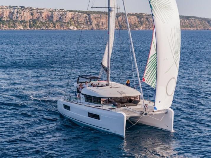 Book yachts online - catamaran - Lagoon 40 - Mithra - rent