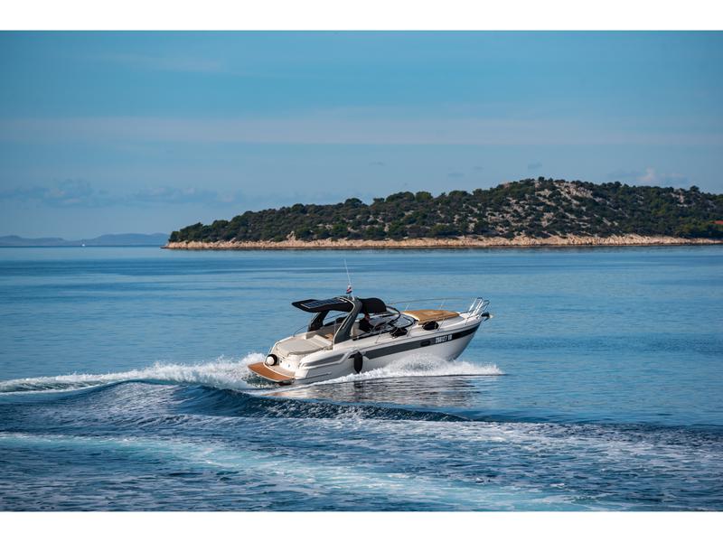 Book yachts online - motorboat - Bavaria 29 Sport - Lili - rent