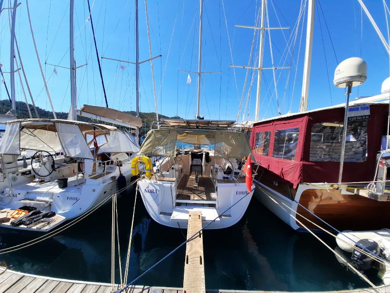 Book yachts online - sailboat - Dufour 405 Grand Large - Nora - rent
