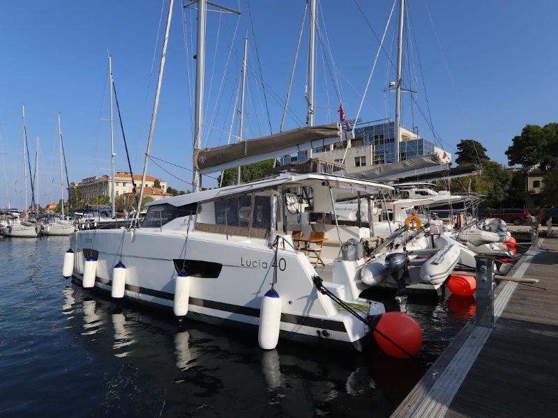 Book yachts online - catamaran - Lucia 40 - Minoris - rent