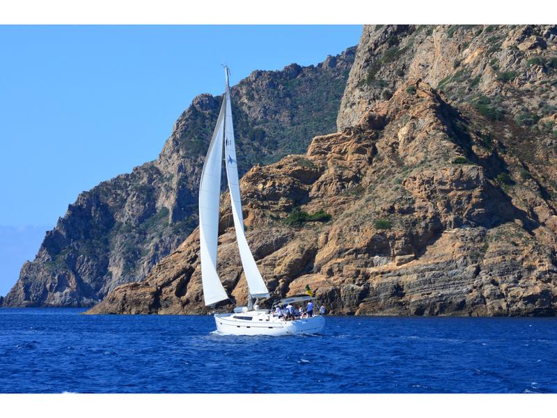 Book yachts online - sailboat - Bavaria Cruiser 46 * - Punta Molentis - rent