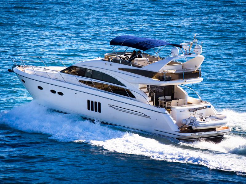 Book yachts online - motorboat - Princess 62 - Pamango - rent
