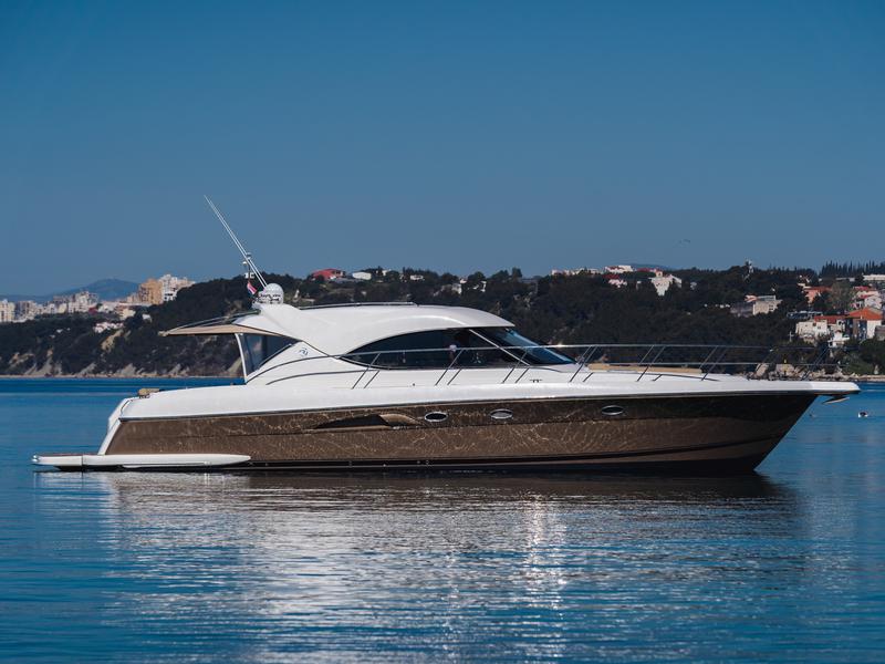 Book yachts online - motorboat - Riviera 5000 Sport Yacht - PRISCA A - rent