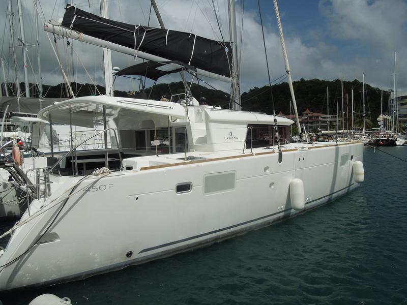 Book yachts online - catamaran - Lagoon 450F - Take Off - rent