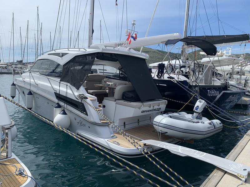 Book yachts online - motorboat - Grandezza 34 OC - Alice - rent