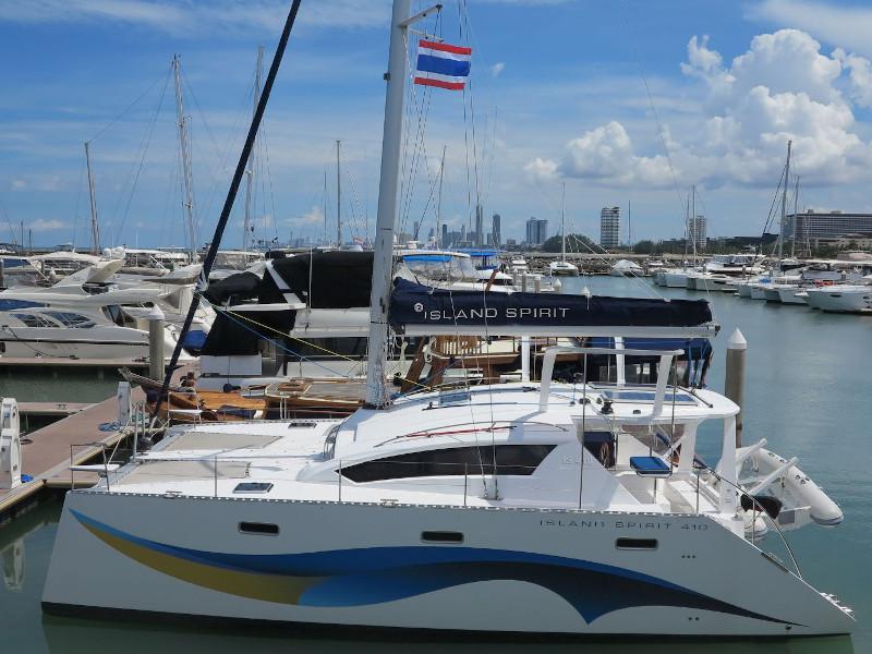 Book yachts online - catamaran - Island Spirit - 410 - Fortunate Sun - rent