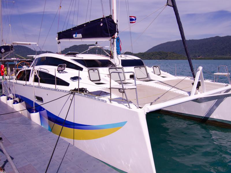 Book yachts online - catamaran - Island Spirit 380 - Island Time - rent