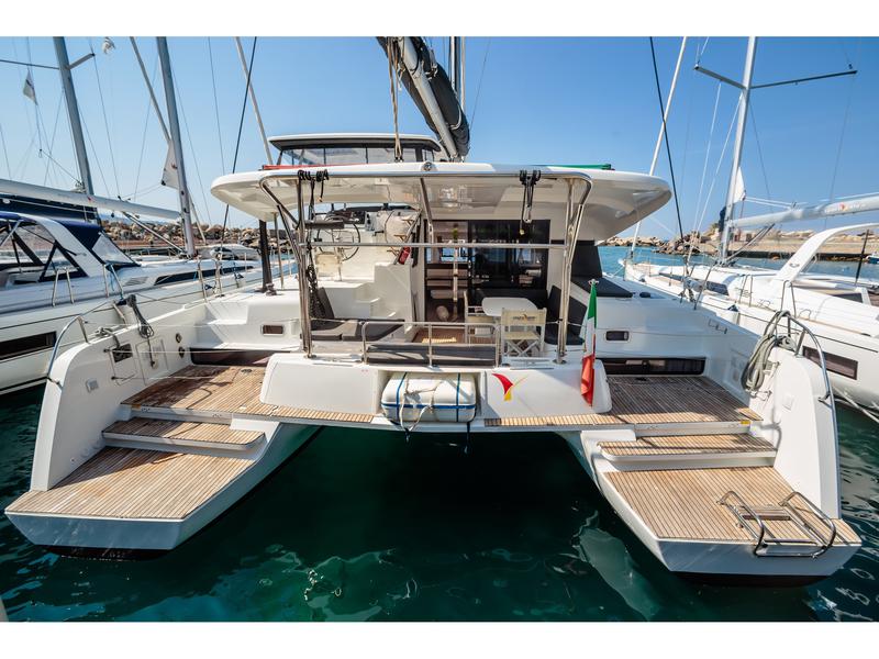 Book yachts online - catamaran - Lagoon 42 (Gen+A/C+WM) - Boreas - Comfort line - rent