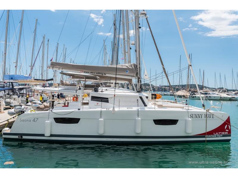 Book yachts online - catamaran - Saona - SUNNY WAVE- with AC and generator - rent