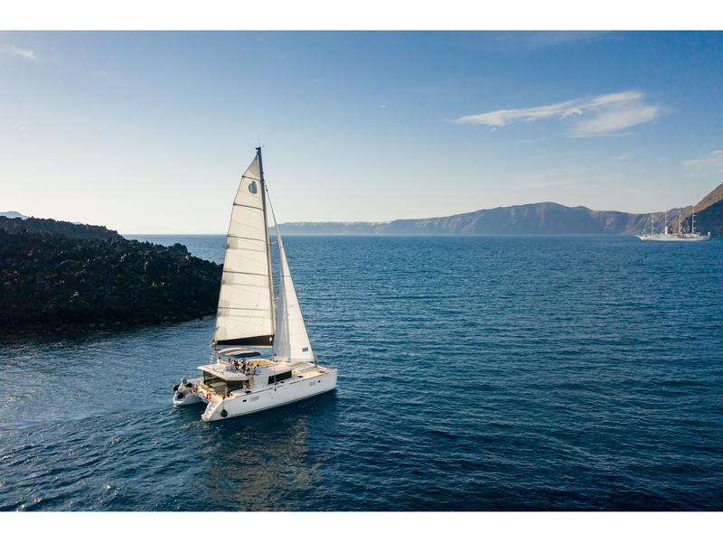 Book yachts online - catamaran - Lagoon 450  Flybridge - Madicon - Deluxe - rent