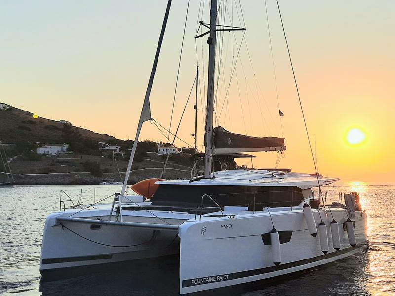 Book yachts online - catamaran - Astréa 42 - Nancy - rent